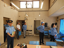被災地を視察する岡山県公安委員会委員