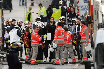 フランス・パリにおける同時多発テロ事件(EPA=時事)