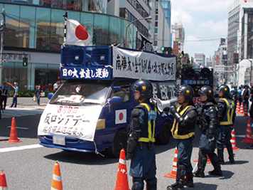 右翼の街頭宣伝活動（8月、東京）