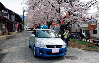 青色回転灯装備車