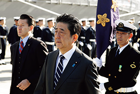 安倍首相(当時)派遣情報収集活動 水上部隊出国行事等出席に伴う警護警備 (2月、神奈川)(共同通信社)