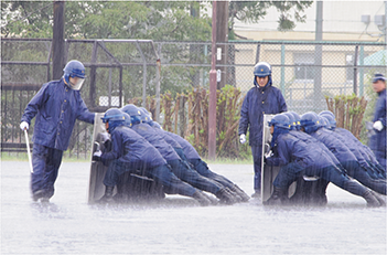 大雨の中でも警備訓練（静岡県、令和2年7月）