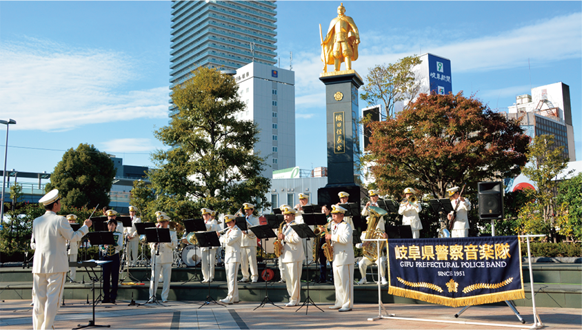 街に響く、音楽隊の演奏（岐阜県、令和元年12月）