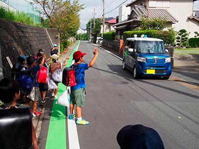 青色回転灯装備車