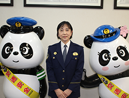 警視庁上野警察署長 鈴木 佳枝