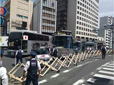 右翼の街頭宣伝活動(5月、東京)