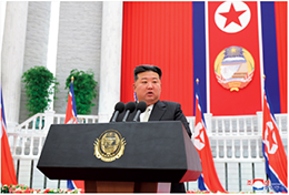 北朝鮮の創建76周年に当たり演説を行う金正恩総書記（朝鮮中央通信＝時事）