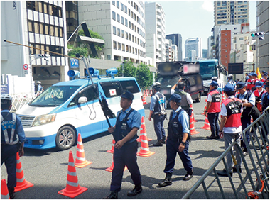 右翼の街頭宣伝活動（8月、東京）
