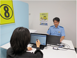 マイナ免許証で住所変更ワンストップサービスの利用開始手続をしている状況