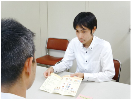 警察におけるカウンセリングの様子（模擬）