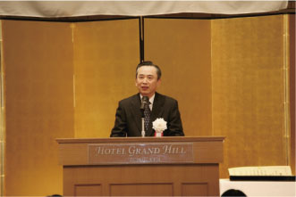 開会挨拶を行う 田尾 健二郎 国家公安委員会委員